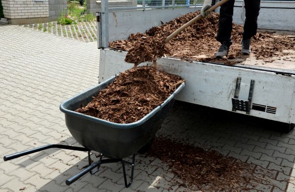Bulk Mulch Delivery in Saint Peters
