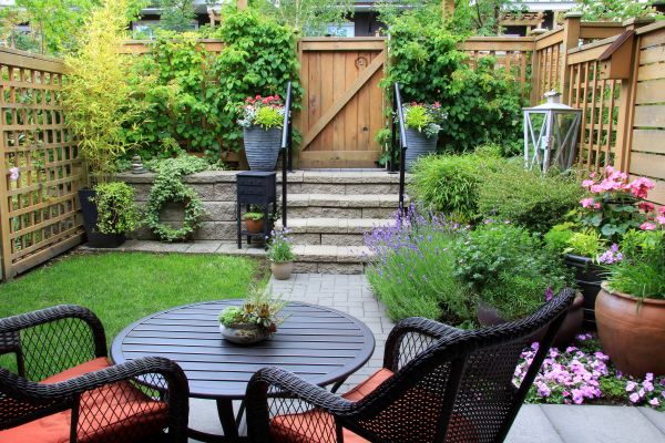 Small Yard Landscaping in Saint Peters