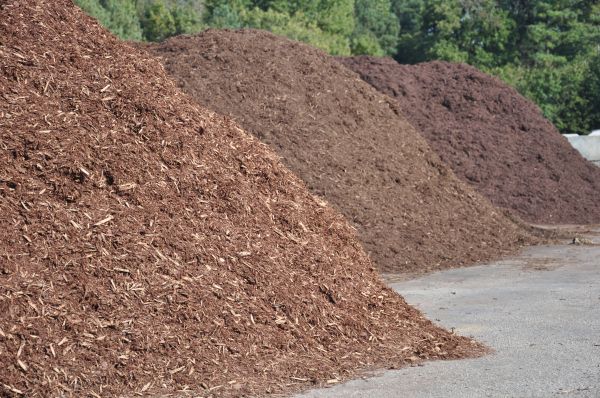Brown Mulch Delivery in Saint Peters