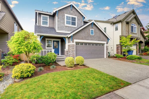 Curb Appeal Landscaping in Saint Peters